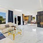 Villa Adina *